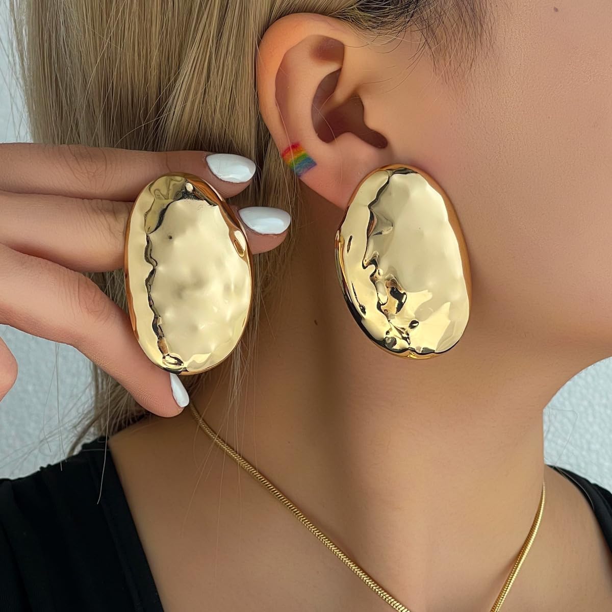 Chunky Statement Jewelry Set – Oversized Geometric Hammered Gold Earrings and Pendant, Trendy Fashion Accessory for Women, Party Outfit Highlight - Image 4