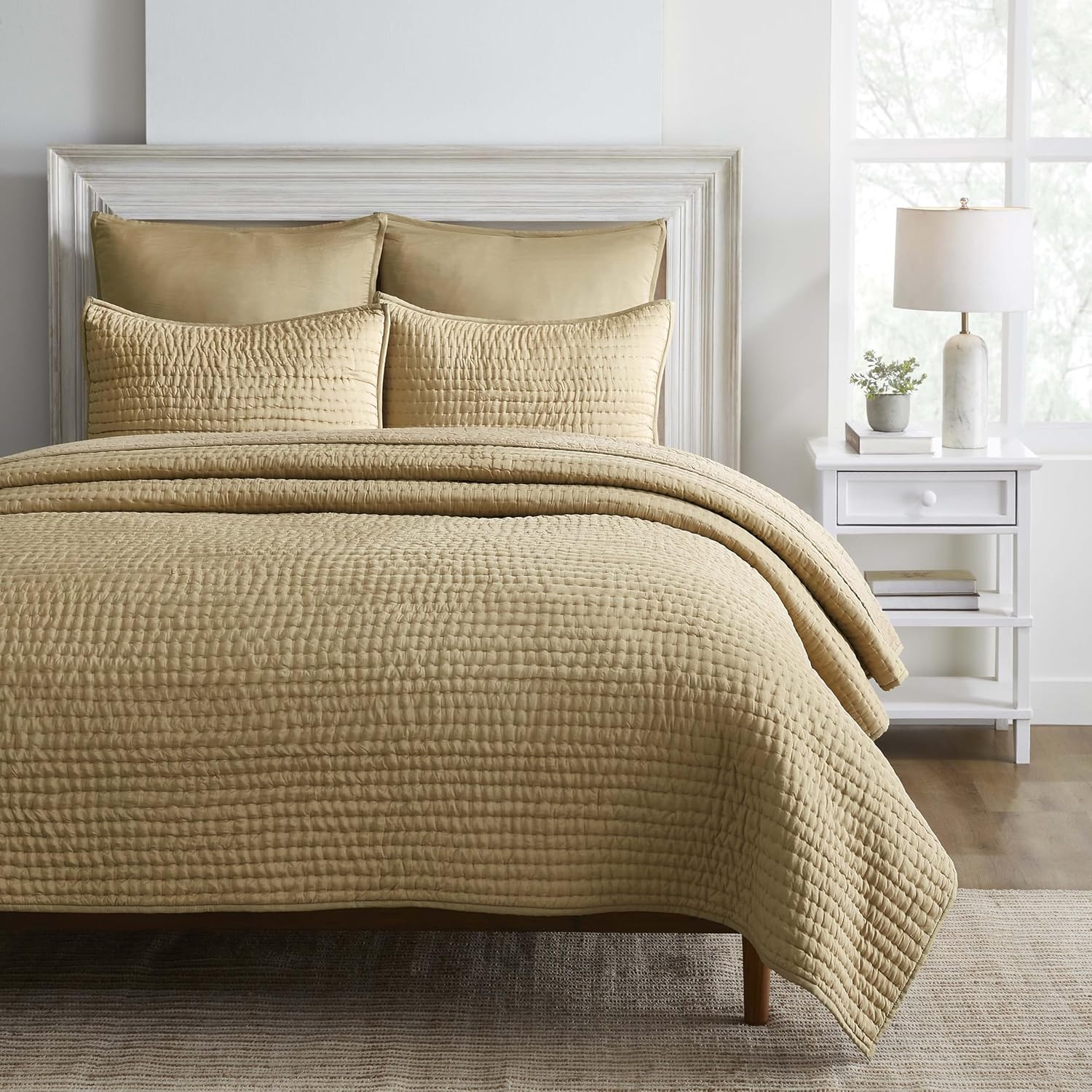 Superior 100% Silk Pick Stitch 3-Piece Quilt Set, 1 Medium Weight All-Season Coverlet, 2 Pillow Shams, Luxury Sets, Handmade Comfy Home Bedding, Cotton Fill, Bella Collection, King Size, Light Brown